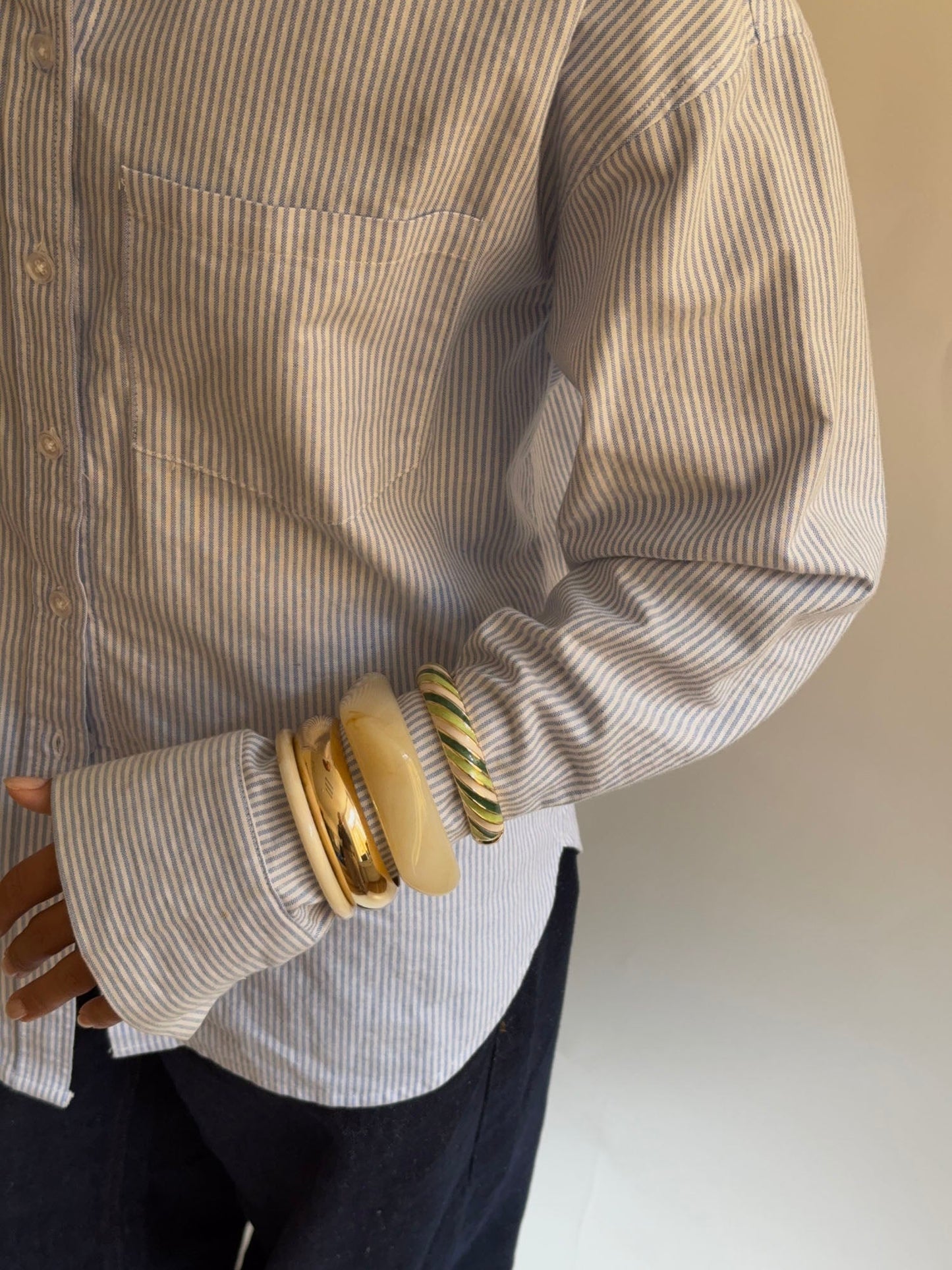 Eivora striped bangle – green/white/gold