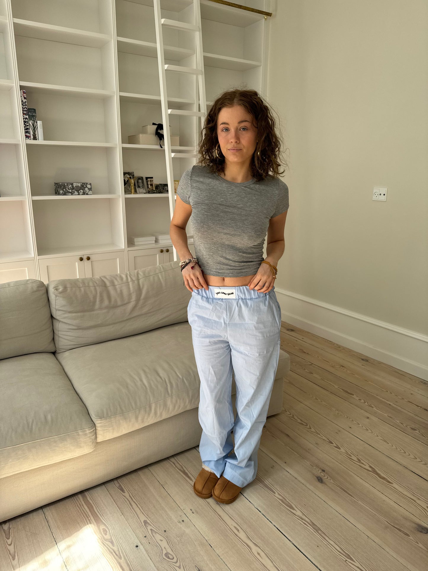 "you look good" label pants  - blue/white