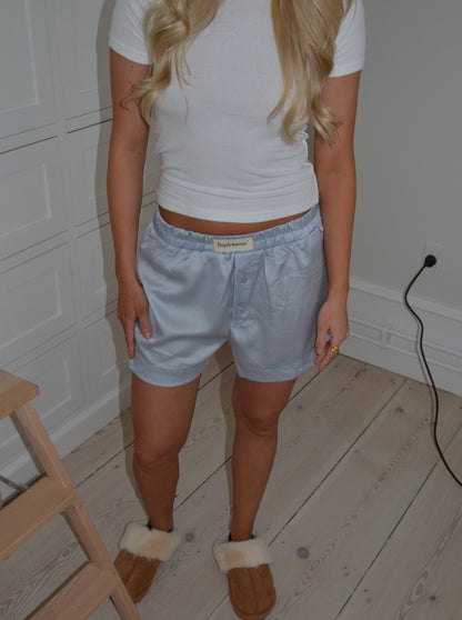 "Day dreamin´" satin pajamas shorts - Light blue